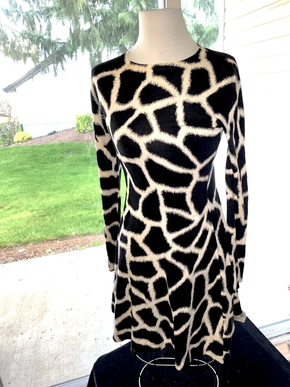 Women’s Chic B & W MICHAEL KORS Giraffe Print Long Sleeve Knit Sweaterdress SzXS